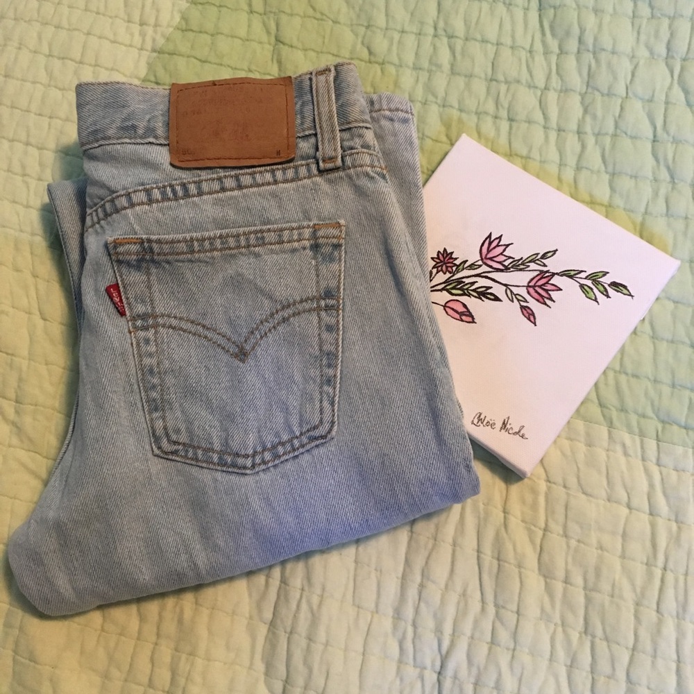 Cute Low-Rise Levi Jeans! 🙌🏻